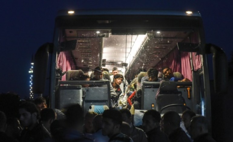 Presevo (Serbie) (AFP). Le flux de migrants vers l'Europe occidentale se poursuit par les Balkans 
