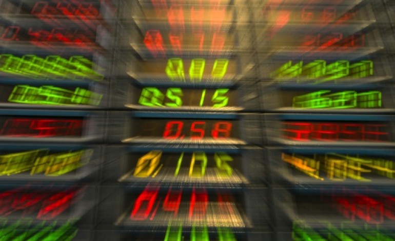 Shanghai (AFP). Les Bourses en Asie encore sous pression après une journée noire, l'Europe rebondit