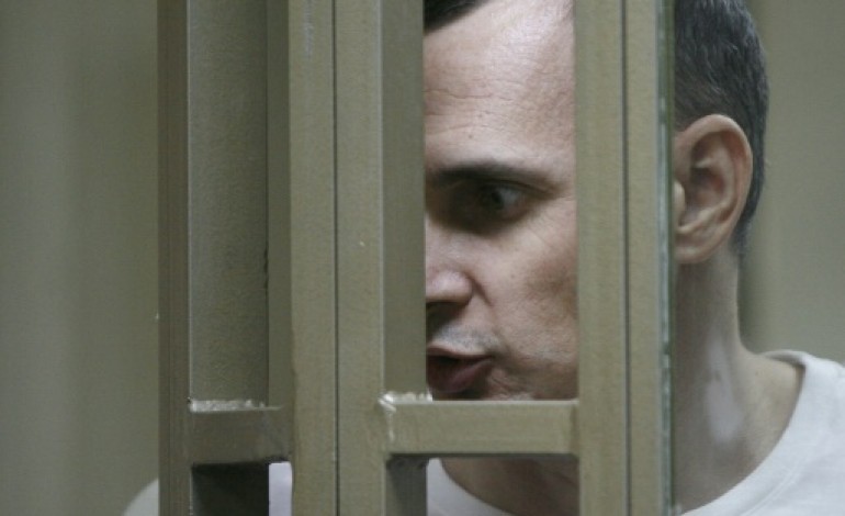 Rostov-sur-le-Don (Russie) (AFP). Russie: le réalisateur ukrainien Oleg Sentsov condamné à 20 ans de prison