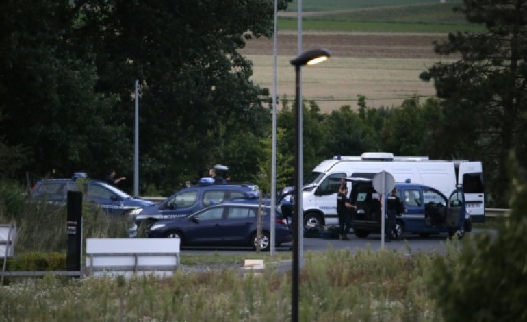 Roye (France) (AFP). Fusillade dans un camp de gens du voyage: quatre morts, trois blessés graves, deux gendarmes parmi les victimes 