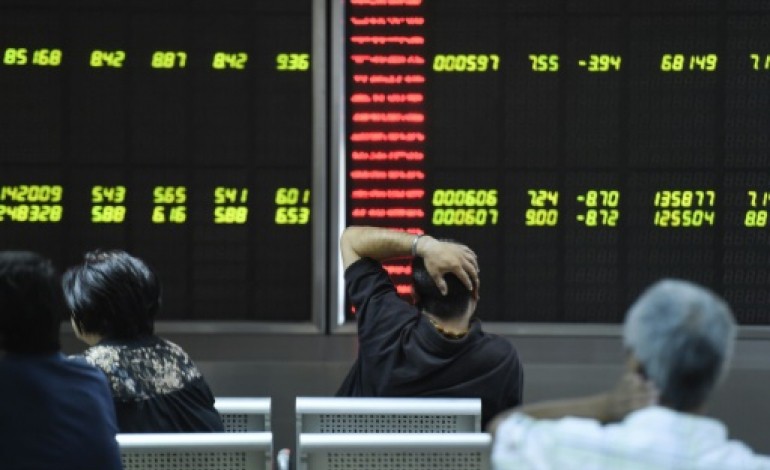 Shanghai (AFP). La Bourse de Shanghai ouvre en légère hausse après les mesures de relance