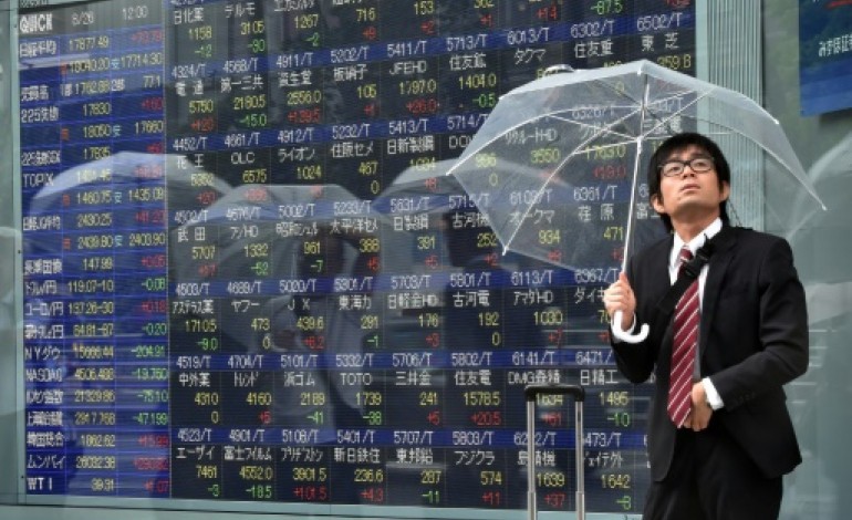 Shanghai (AFP). La Bourse de Shanghai rebondit grâce à la banque centrale, les marchés asiatiques restent nerveux