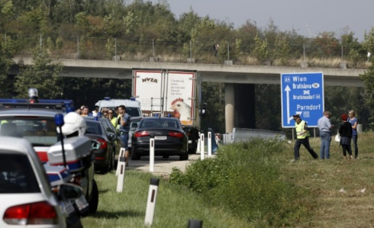 Vienne (AFP). Migrants: au moins 20 corps découverts en Autriche, Merkel en appelle à l'Europe