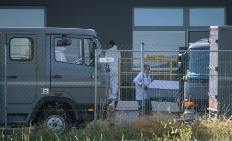 Kecskemét (Hongrie) (AFP). Migrants morts dans un camion: 4 suspects devant la justice hongroise