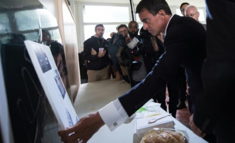 Calais (AFP). Migrants: Valls annonce un nouveau campement à Calais avec le soutien de l'UE