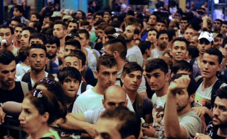 Budapest (AFP). Migrants: évacuation et trafic suspendu à la gare internationale de Budapest 