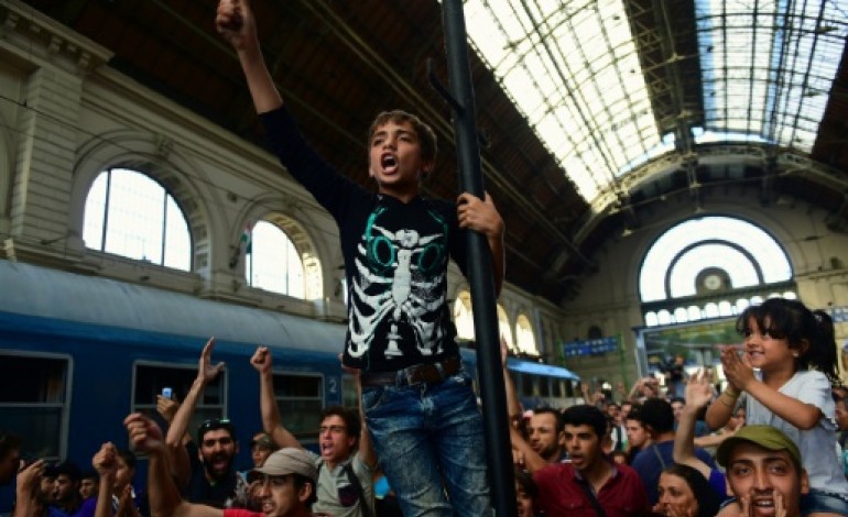 Budapest (AFP). Migrants: chaos à la gare de Budapest évacuée puis rouverte pour les non-migrants