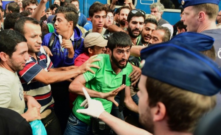 Budapest (AFP). Flux migratoires: la Hongrie bloque les migrants, l'Europe divisée
