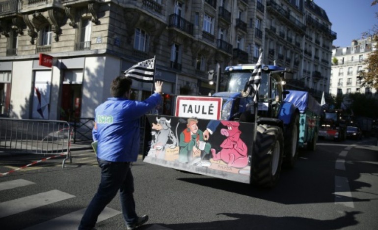 Paris (AFP). Les agriculteurs en colère à Paris - EN DIRECT