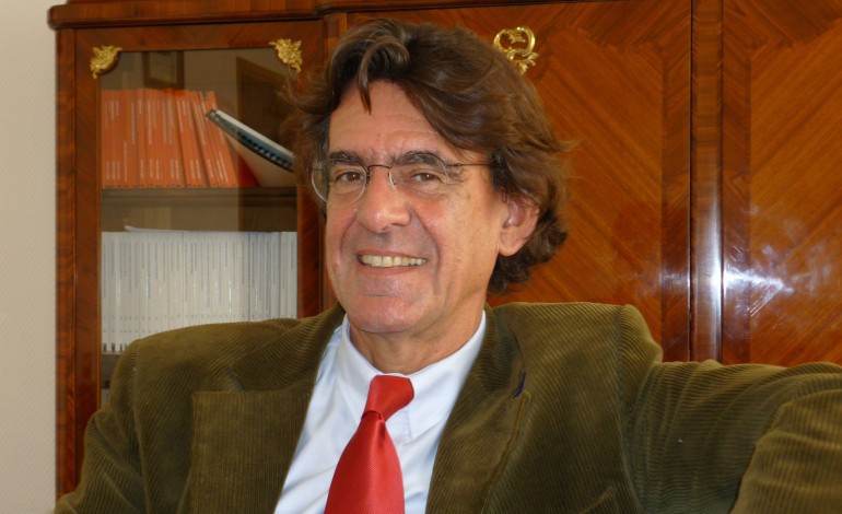  L'ancien ministre, Luc Ferry, au micro de Jean-Luc Lefrançois
