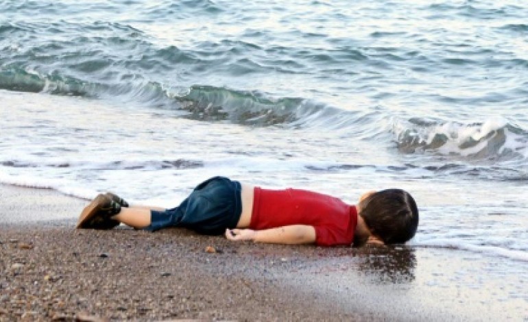 Ankara (AFP). Mes enfants m'ont glissé des mains, raconte le père du petit syrien noyé en Turquie