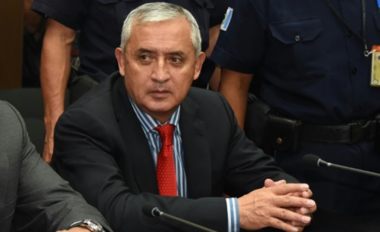 Guatemala (AFP). Guatemala: le président Otto Pérez au tribunal, le vice-président va prêter serment