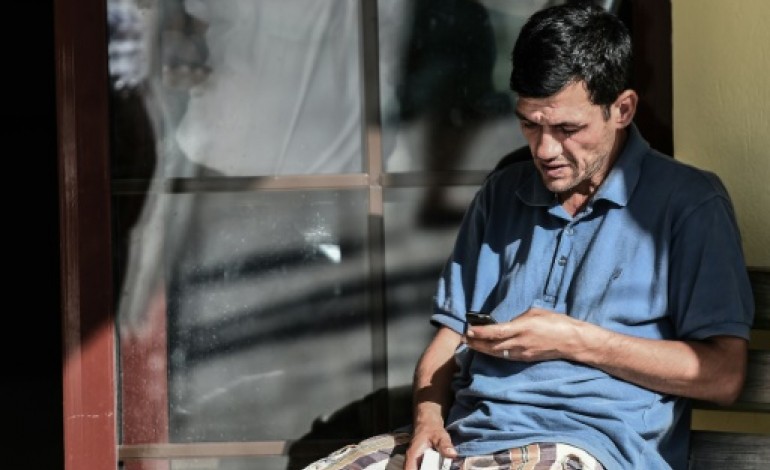 Suruc (Turquie) (AFP). Le père du petit Syrien noyé de retour à Kobané pour inhumer sa famille 