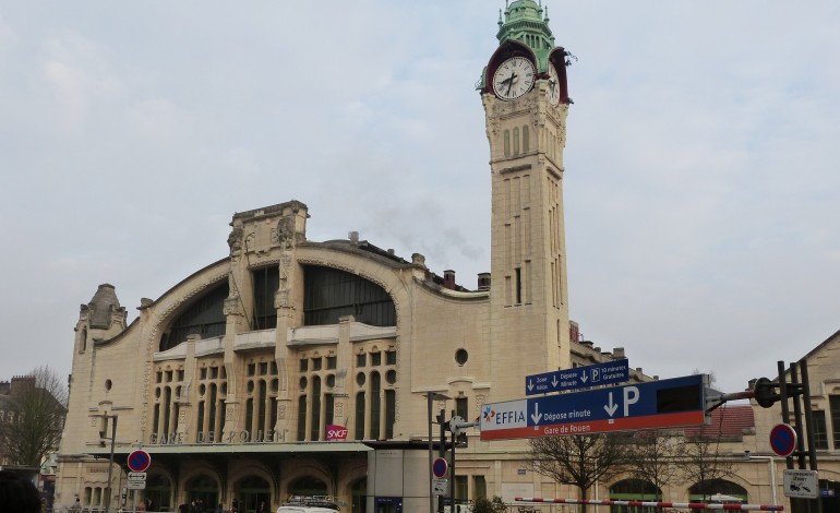 Rouen : un ouvrier chute du toit de l'auvent de la gare