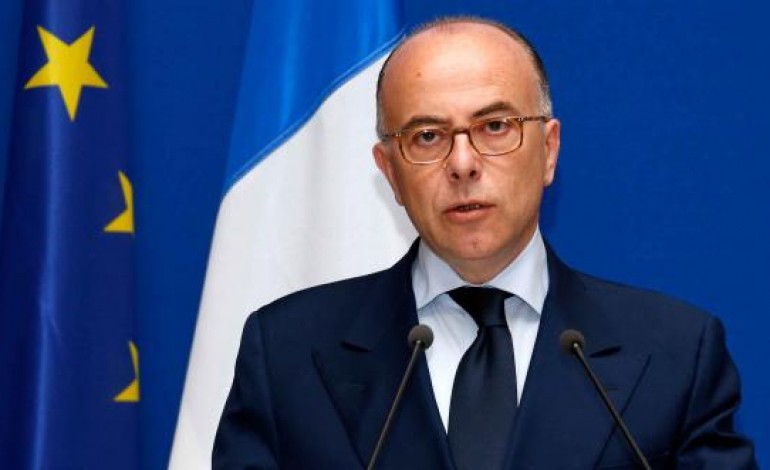 Migrants : Le ministre de l'Intérieur Bernard Cazeneuve s'adresse aux maires de France.