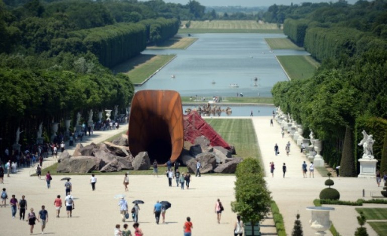 Versailles (AFP). Chateau de Versailles: la grande sculpture d'Anish Kapoor à nouveau vandalisée