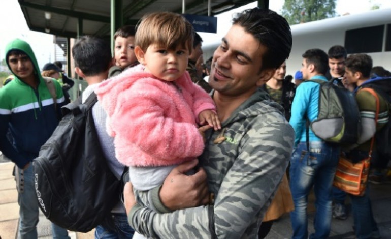 Bruxelles (AFP). Migrants: Bruxelles va proposer à Berlin d'accueillir 31.000 réfugiés et à Paris 24.000 