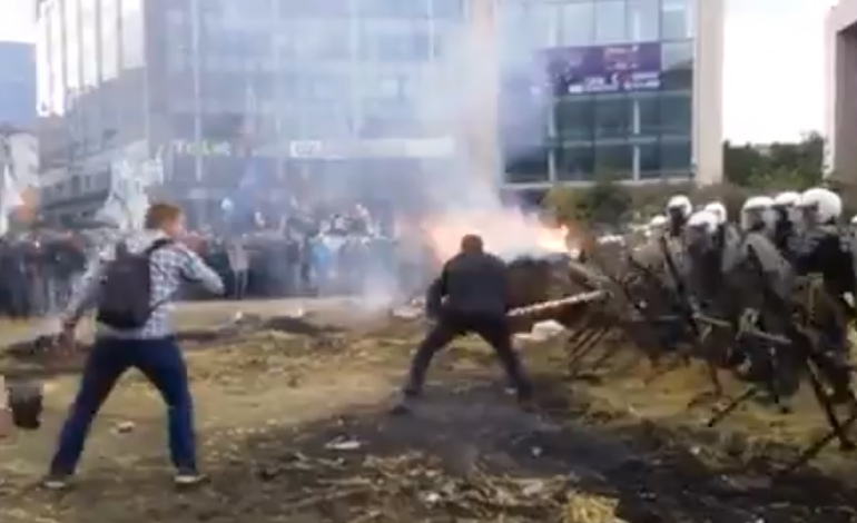 Tensions entre les agriculteurs et la police à Bruxelles - VIDEO