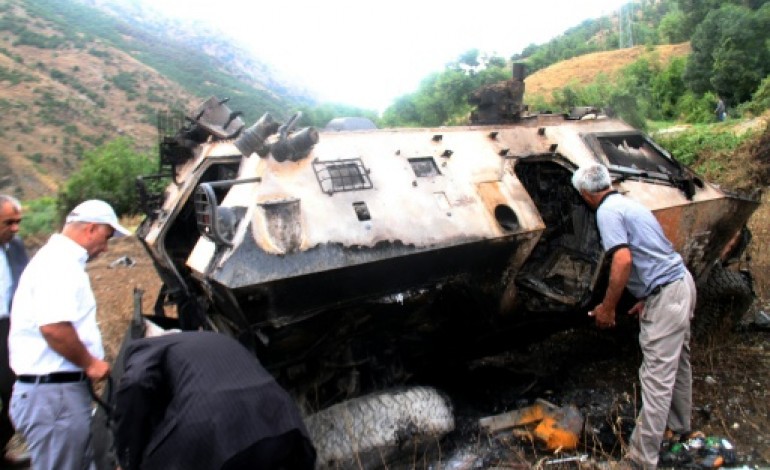 Ankara (AFP). Turquie: l'aviation bombarde massivement le PKK en Irak 