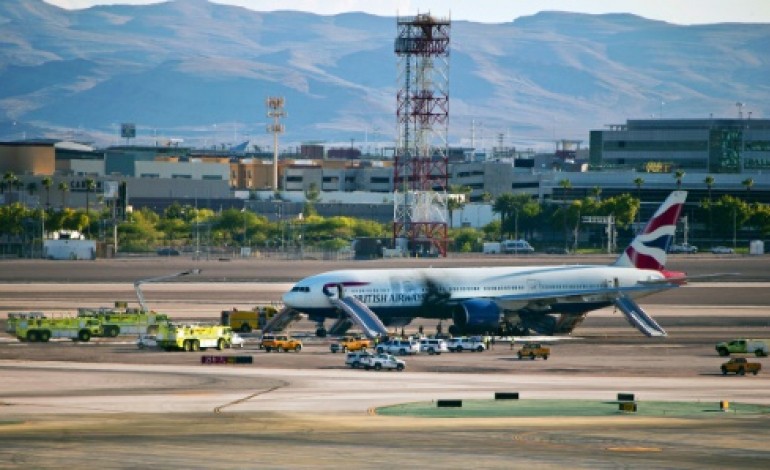 Las Vegas (Etats-Unis) (AFP). Etats-Unis: spectaculaire évacuation d'un avion British Airways en feu à Las Vegas