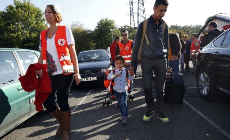 Champagne-sur-Seine (France) (AFP). La France accueille les premiers réfugiés venus d'Allemagne