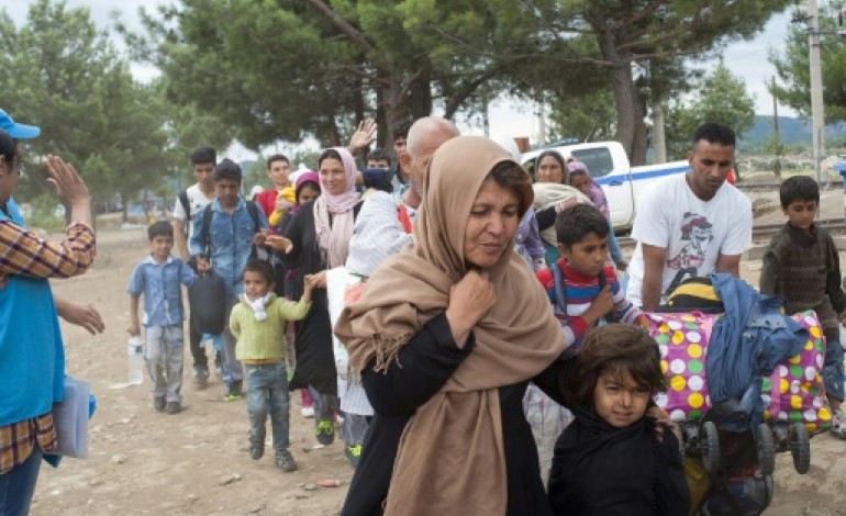 Gevgelija (Macédoine) (AFP). Souhaitez-nous bonne chance s'exclament les migrants en route vers l'UE