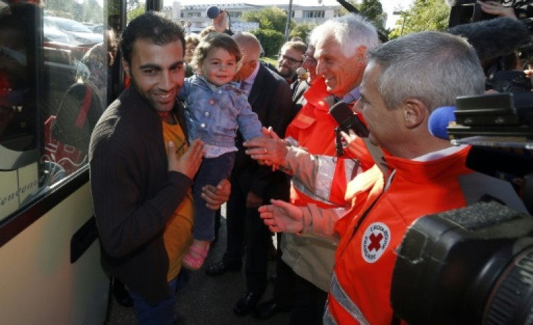 Champagne-sur-Seine (France) (AFP). Les premiers réfugiés arrivent pour une nouvelle vie en France