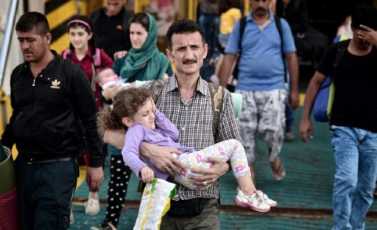 Strasbourg (AFP). Crise migratoire: Juncker et Merkel appellent l'Europe à accueillir les réfugiés en masse