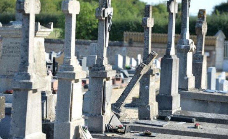 Une quinzaine de tombes dégradées dans un cimetière de l'Orne