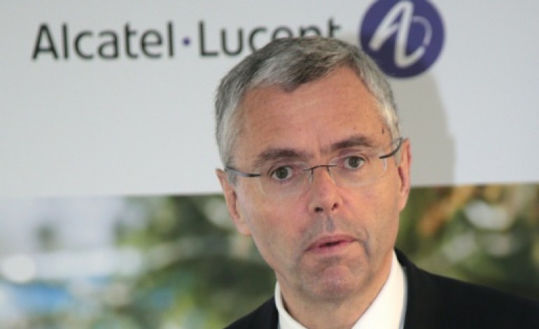 Paris (AFP). Alcatel-Lucent réduit de près de moitié les primes de Michel Combes