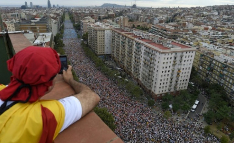 Barcelone (AFP). Espagne: une foule immense d'indépendantistes catalans dans la rue avant un scrutin crucial