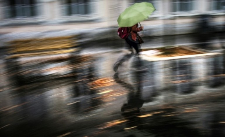 Paris (AFP). Météo: 14 départements placés en vigilance orange orages et pluie-inondation