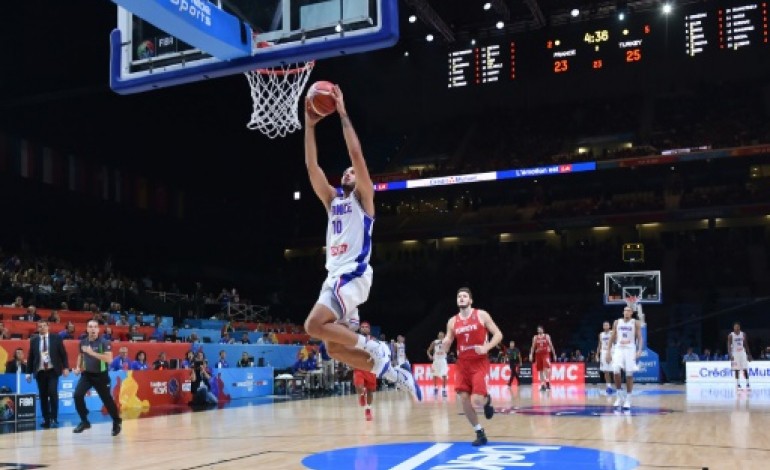 Villeneuve-d'Ascq (AFP). Euro de basket: ouf! les Bleus sont en quarts
