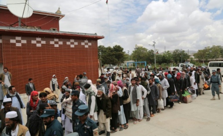 Ghazni (Afghanistan) (AFP). Afghanistan: des centaines de prisonniers libérés par un commando taliban