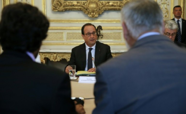 Saint-Loup-sur-Semouse (France) (AFP). Hollande: Paris et Berlin veulent des centres de contrôle des réfugiés aux frontières de l'UE