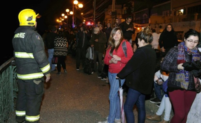 Santiago du Chili (AFP). Séisme au Chili: nouveau bilan de huit morts, levée de l'alerte au tsunami