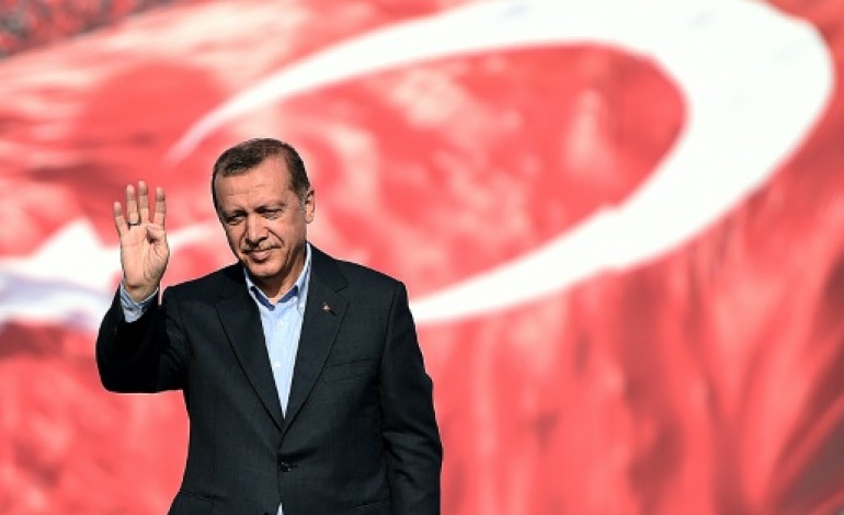 Istanbul (AFP). Turquie: plus de 100.000 manifestants à Istanbul pour dénoncer le PKK