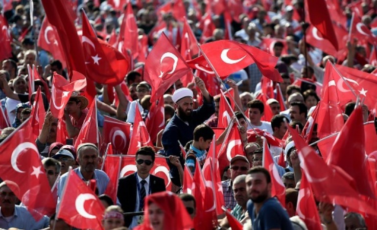Istanbul (AFP). A Istanbul, 100.000 manifestants avec Erdogan contre le terrorisme kurde