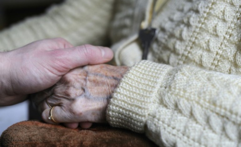 Paris (AFP). Alzheimer: aider les aidants, une priorité 