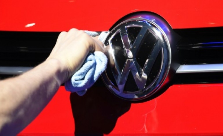 Francfort (AFP). Volkswagen a perdu 17,14% en Bourse lundi à cause de sa fraude aux Etats-Unis