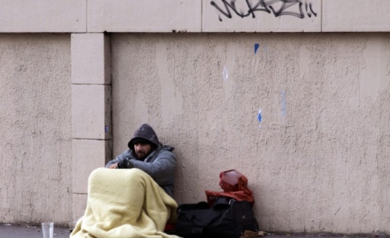 Paris (AFP). Le taux de pauvreté baisse un peu en 2013, les inégalités se réduisent, selon l'Insee