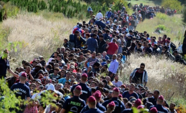 Budapest (AFP). Migrants: les Européens en quête d'une solution, la Hongrie durcit ses mesures