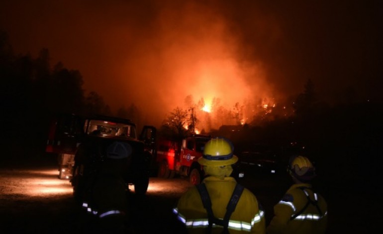 Los Angeles (AFP). Californie: six morts, les feux continuent de faire des ravages
