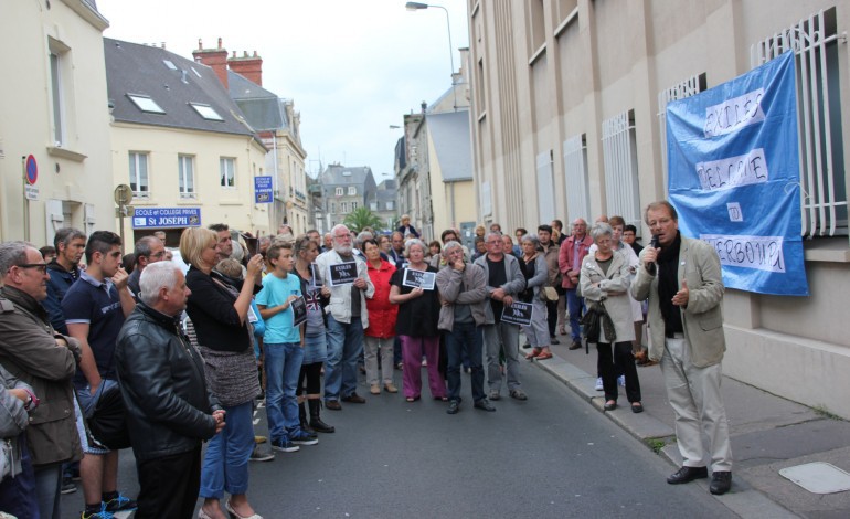 Réfugiés : manifestation devant la sous-préfecture de Cherbourg