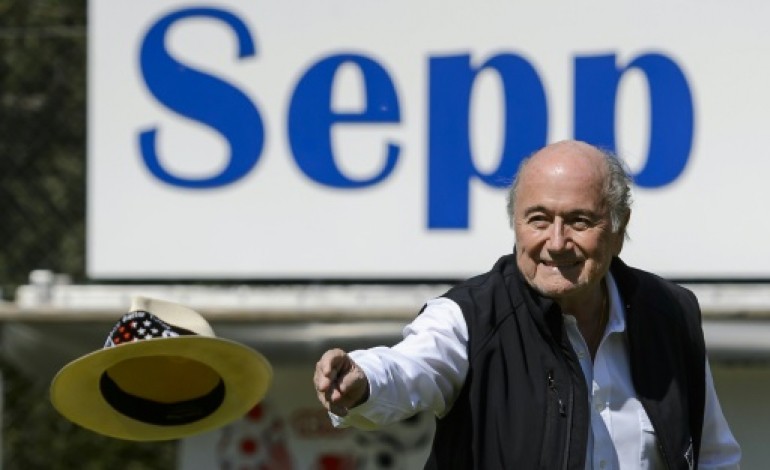 Zurich (AFP). Fifa: Joseph Blatter sous le feu des questions des journalistes