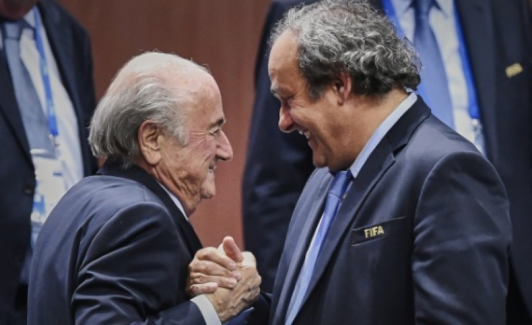 Zurich (AFP). Fifa: Blatter soupçonné d'un paiement déloyal de 2 millions de francs suisses à Platini