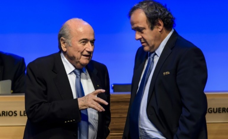 Paris (AFP). Fifa: Blatter dans la tourmente judiciaire, Platini en difficulté