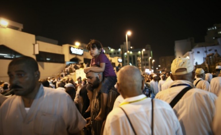 Mina (Arabie saoudite) (AFP). Les pèlerins achèvent les rites du hajj, le plus tragique en 25 ans