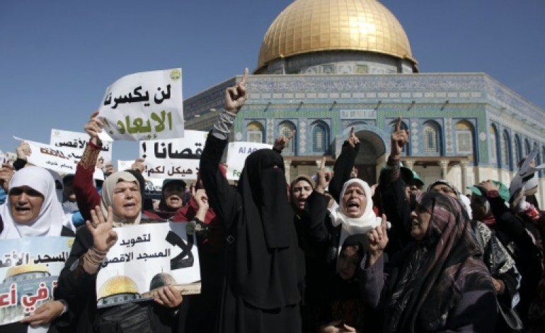 Jérusalem (AFP). Jérusalem: affrontements entre policiers israéliens et musulmans sur l'esplanade des mosquées
