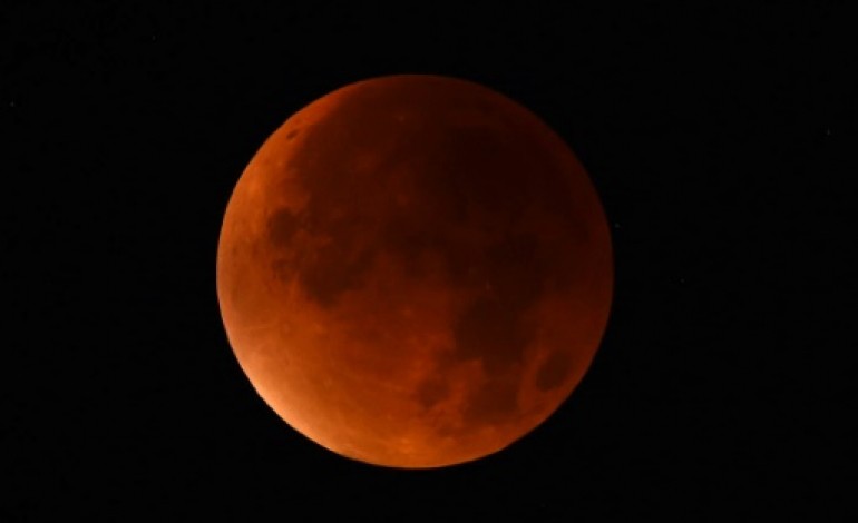 Washington (AFP). La super Lune de sang électrise la planète
